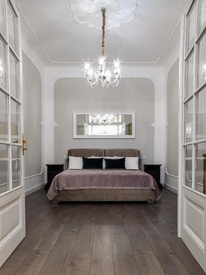 3 Room Apartments , Rohatyntsyv Street Lviv Ngoại thất bức ảnh